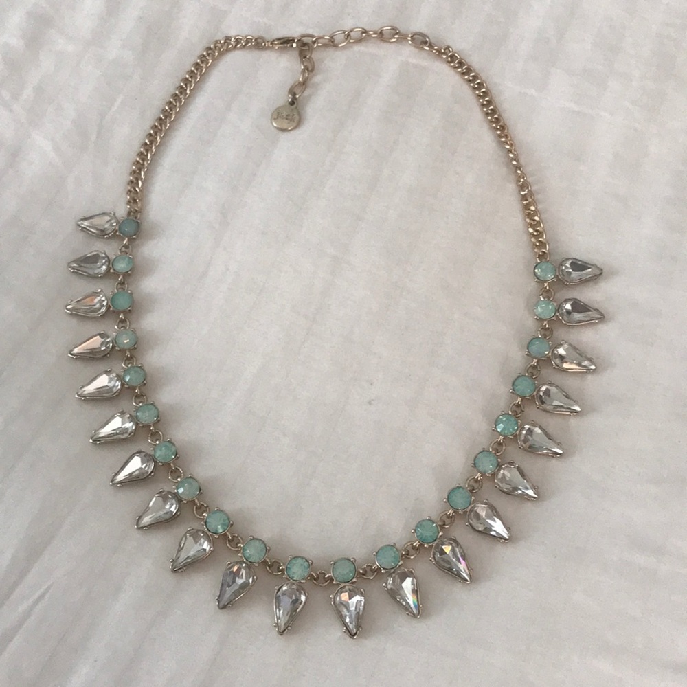 Super cute gold necklace